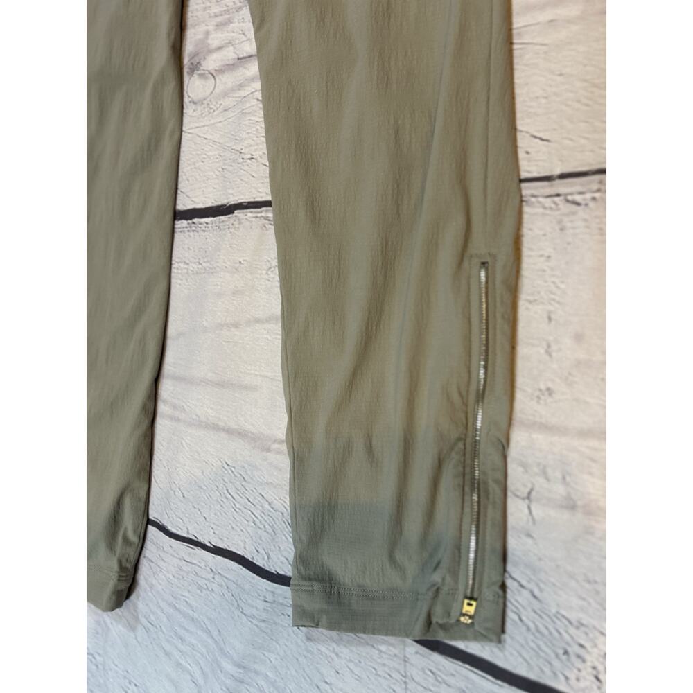 Athleta Light Gray Capri Pants Size 6 Low Rise Zip Leg Activewear - Picture 2 of 8